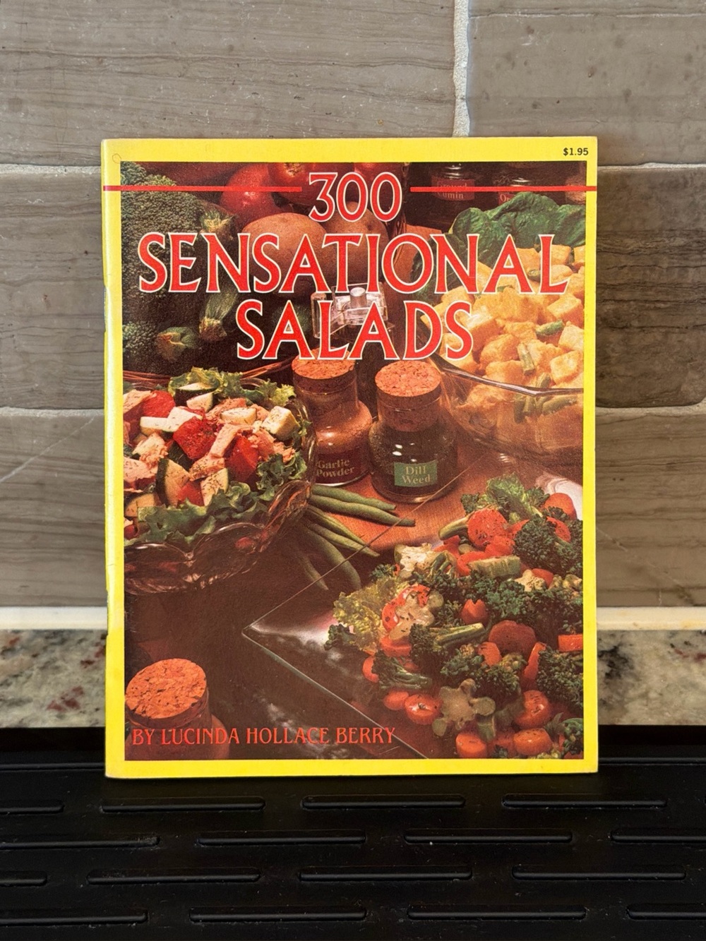 Vintage 300 Sensational Salads Cookbook Lucinda Hollace Berry Ventura Books 80s